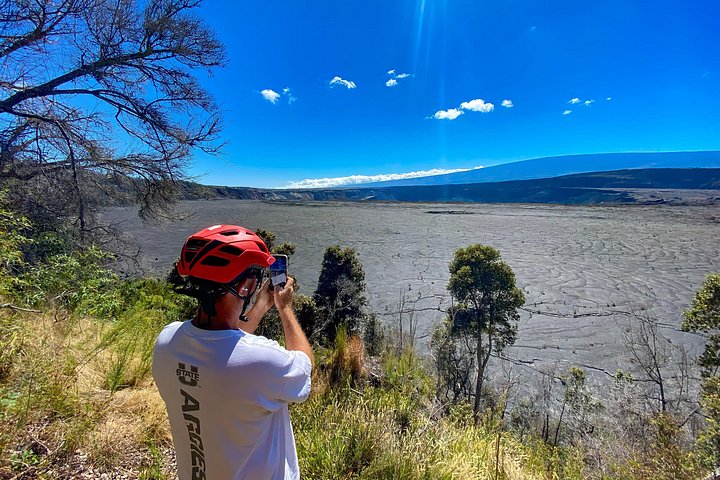 Explora el Parque Nacional de los Volcanes de Hawái en un tour en e-bike Fat Tire, descubriendo túneles de lava y volcanes activos, foto 6 | wizardtrip