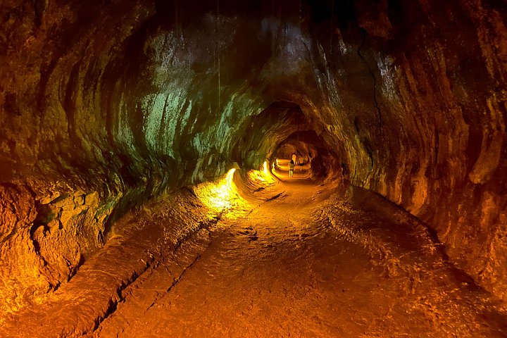 Explora el Parque Nacional de los Volcanes de Hawái en un tour en e-bike Fat Tire, descubriendo túneles de lava y volcanes activos, foto 9 | wizardtrip