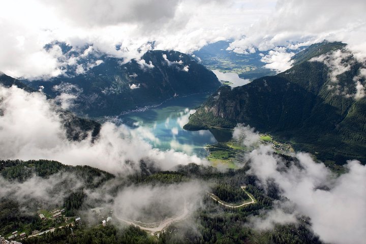 Excursion d'une journée panoramique à Hallstatt et dans le Salzkammergut depuis Vienne, avec des paysages alpins et des villages charmants, photo 8 | wizardtrip
