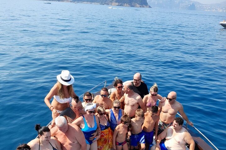 Naturskjønn båttur rundt Ischia med badestopp og lunsj om bord, foto 11 | wizardtrip