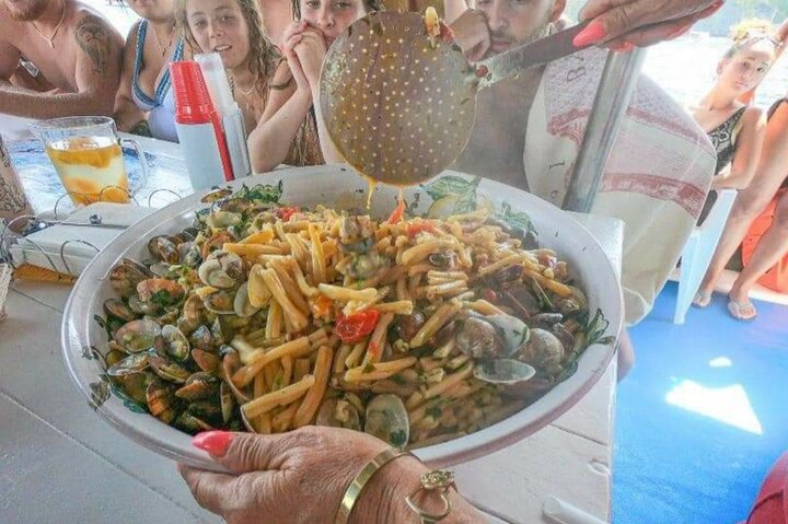 Naturskjønn båttur rundt Ischia med badestopp og lunsj om bord, foto 12 | wizardtrip