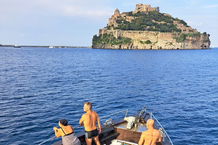 Naturskjønn båttur rundt Ischia med badestopp og lunsj om bord, foto 26 | wizardtrip
