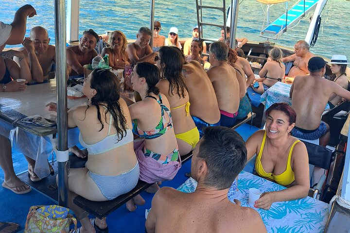Naturskjønn båttur rundt Ischia med badestopp og lunsj om bord, foto 27 | wizardtrip