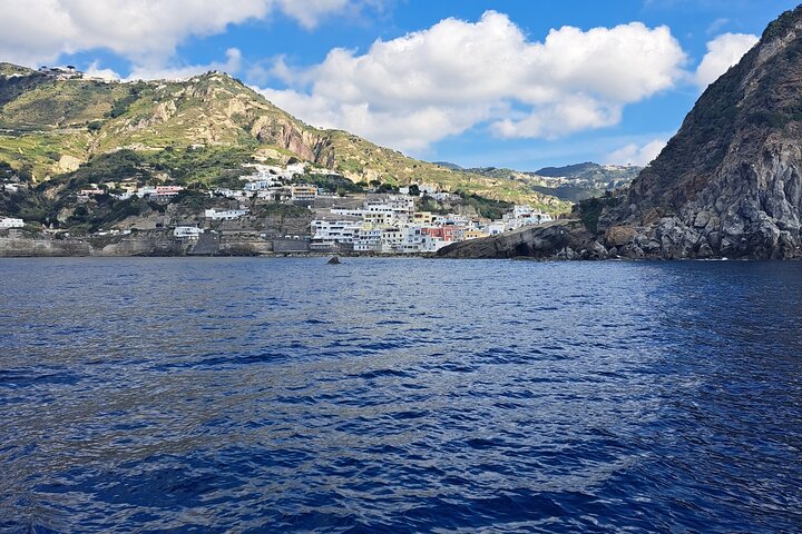 Naturskjønn båttur rundt Ischia med badestopp og lunsj om bord, foto 33 | wizardtrip