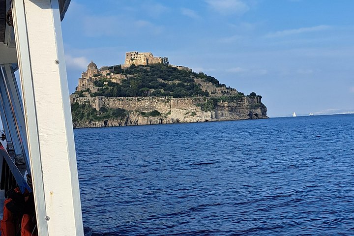 Naturskjønn båttur rundt Ischia med badestopp og lunsj om bord, foto 37 | wizardtrip