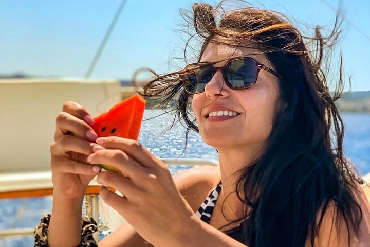 Crociera giornaliera a Rodi con nuoto, snorkeling, pranzo e bevande su una barca tradizionale, foto 12 | wizardtrip