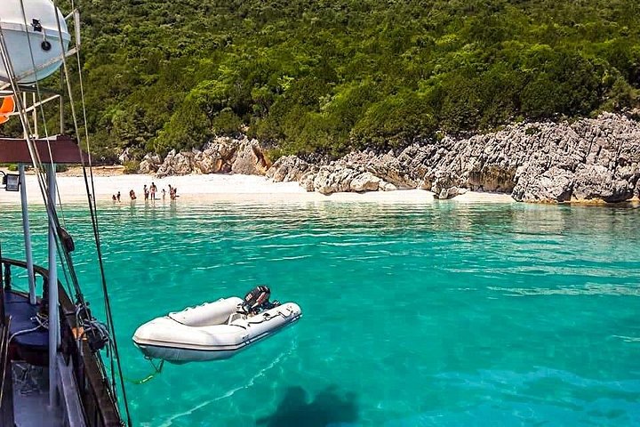 Crociera giornaliera a Rodi con nuoto, snorkeling, pranzo e bevande su una barca tradizionale, foto 14 | wizardtrip