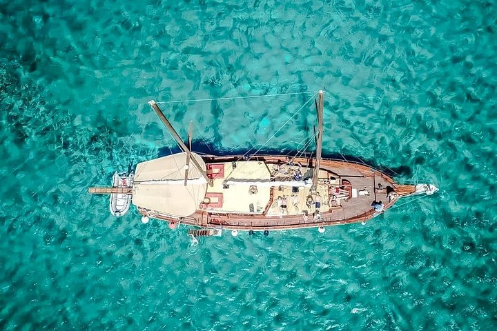 Crociera giornaliera a Rodi con nuoto, snorkeling, pranzo e bevande su una barca tradizionale, foto 16 | wizardtrip