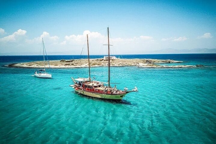 Crociera giornaliera a Rodi con nuoto, snorkeling, pranzo e bevande su una barca tradizionale, foto 20 | wizardtrip