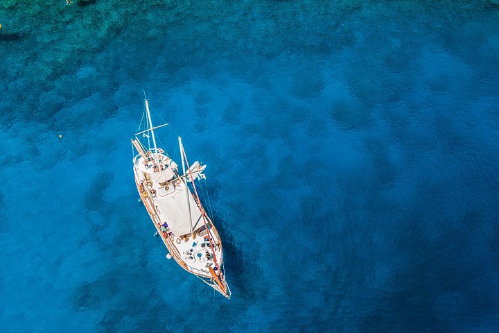 Crociera giornaliera a Rodi con nuoto, snorkeling, pranzo e bevande su una barca tradizionale, foto 41 | wizardtrip