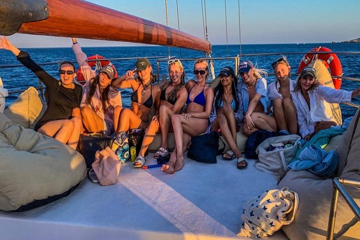 Crociera giornaliera a Rodi con nuoto, snorkeling, pranzo e bevande su una barca tradizionale, foto 43 | wizardtrip