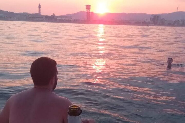 バルセロナのサンセットセーリングツアー、オープンバーとタパス付き、写真11 | wizardtrip