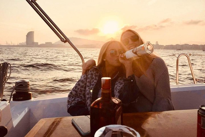 バルセロナのサンセットセーリングツアー、オープンバーとタパス付き、写真17 | wizardtrip