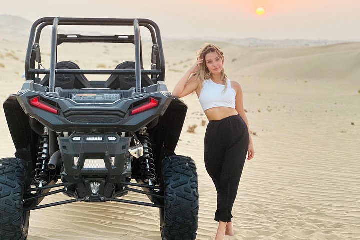 Upplev en ökensafari i Abu Dhabi med dune bashing, kamelridning, BBQ-middag och live-shower, foto 6 | wizardtrip