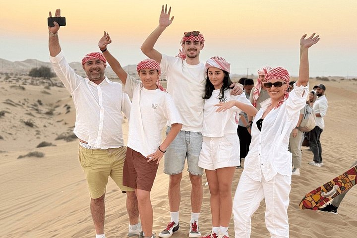 Upplev en ökensafari i Abu Dhabi med dune bashing, kamelridning, BBQ-middag och live-shower, foto 7 | wizardtrip