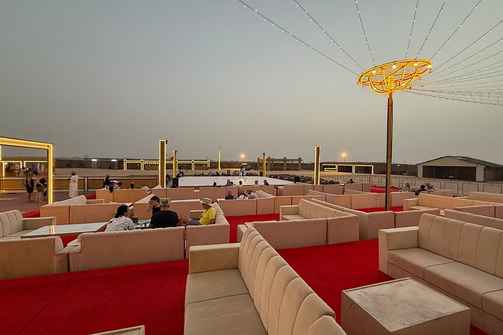 Upplev en ökensafari i Abu Dhabi med dune bashing, kamelridning, BBQ-middag och live-shower, foto 14 | wizardtrip