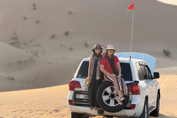 Upplev en ökensafari i Abu Dhabi med dune bashing, kamelridning, BBQ-middag och live-shower, foto 16 | wizardtrip