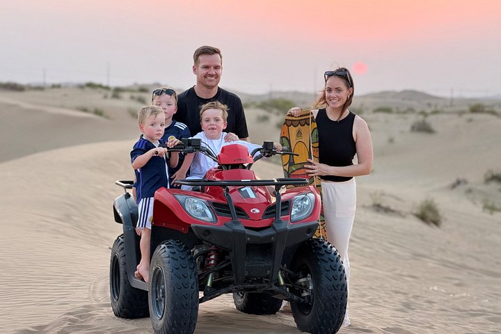 Upplev en ökensafari i Abu Dhabi med dune bashing, kamelridning, BBQ-middag och live-shower, foto 18 | wizardtrip