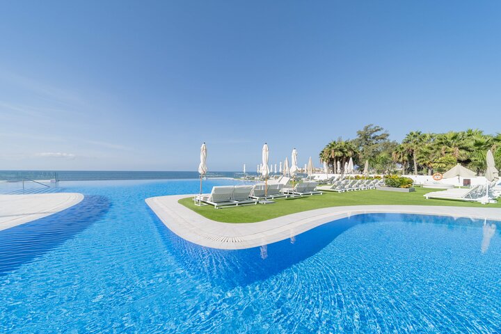 Volledige Dag Ticket Perchel Beach Club met Lunch | wizardtrip