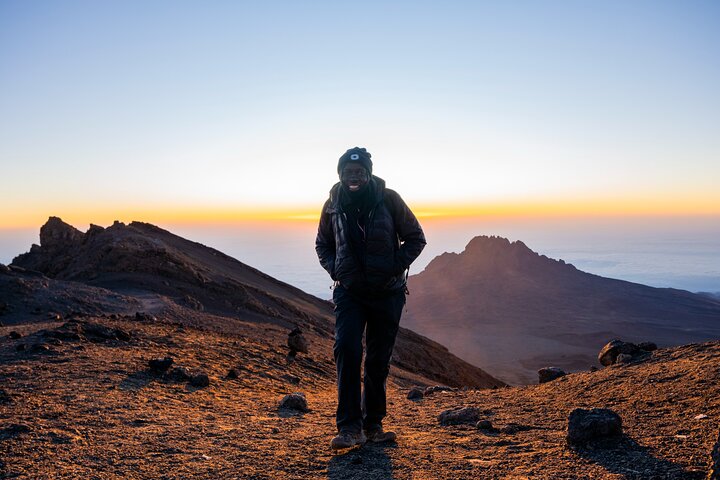 Vandre den majestætiske Kilimanjaro via Lemosho Ruten, oplev varierede landskaber og nå toppen, foto 6 | wizardtrip