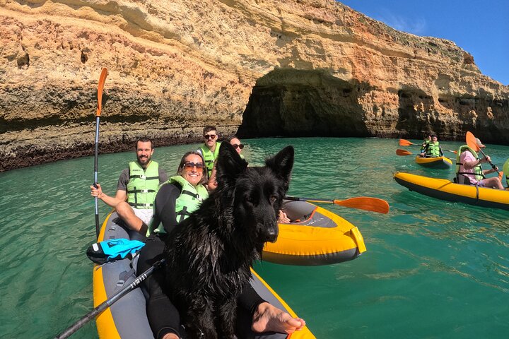 Aventure en kayak vers les grottes de Benagil à Portimão, Portugal, exploration des grottes marines et du littoral, photo 11 | wizardtrip
