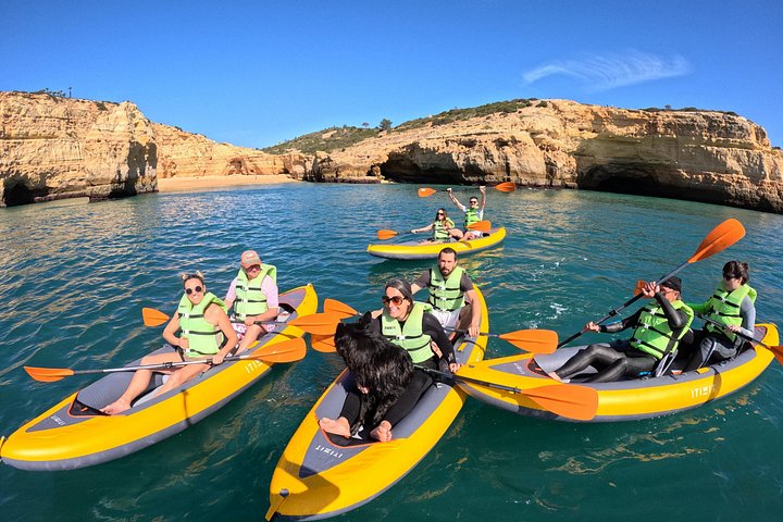 Aventure en kayak vers les grottes de Benagil à Portimão, Portugal, exploration des grottes marines et du littoral, photo 14 | wizardtrip