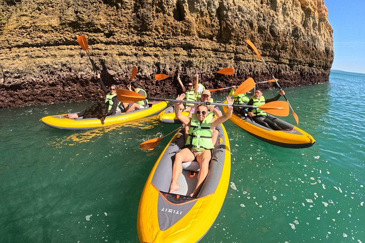 Aventure en kayak vers les grottes de Benagil à Portimão, Portugal, exploration des grottes marines et du littoral, photo 16 | wizardtrip