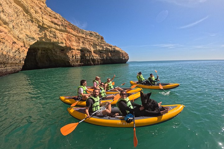 Aventure en kayak vers les grottes de Benagil à Portimão, Portugal, exploration des grottes marines et du littoral, photo 18 | wizardtrip