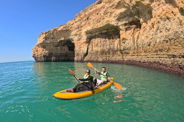 Aventure en kayak vers les grottes de Benagil à Portimão, Portugal, exploration des grottes marines et du littoral, photo 23 | wizardtrip