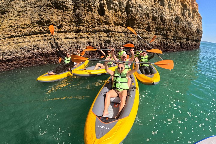 Aventure en kayak vers les grottes de Benagil à Portimão, Portugal, exploration des grottes marines et du littoral, photo 24 | wizardtrip