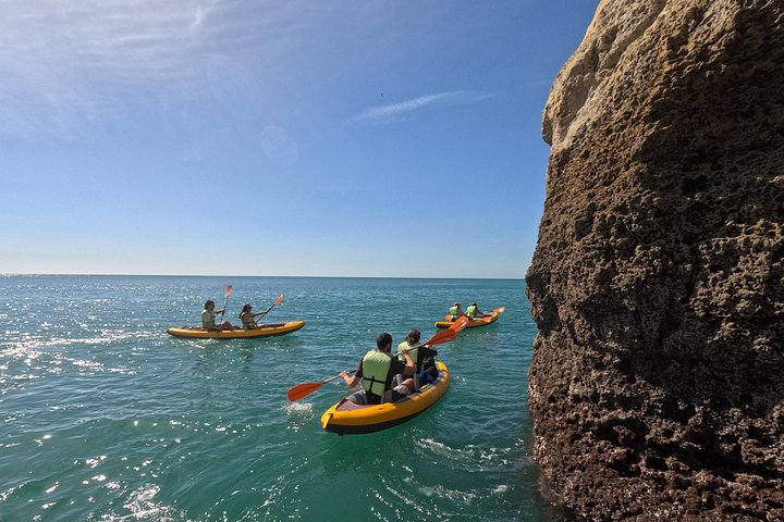 Aventure en kayak vers les grottes de Benagil à Portimão, Portugal, exploration des grottes marines et du littoral, photo 25 | wizardtrip