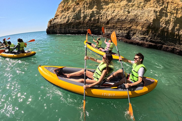 Aventure en kayak vers les grottes de Benagil à Portimão, Portugal, exploration des grottes marines et du littoral, photo 26 | wizardtrip