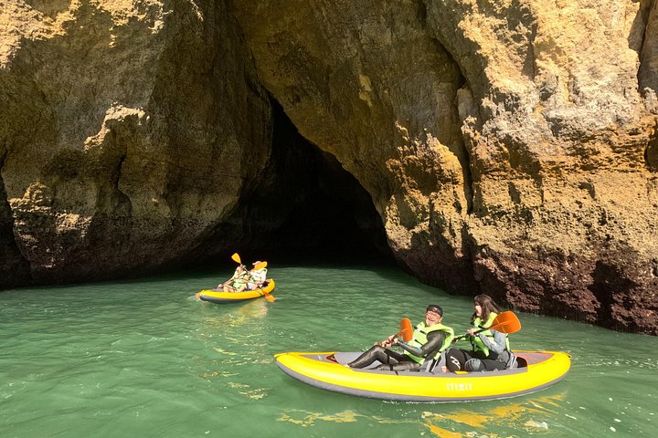 Aventure en kayak vers les grottes de Benagil à Portimão, Portugal, exploration des grottes marines et du littoral, photo 29 | wizardtrip