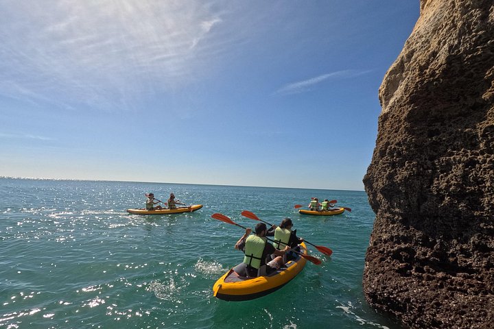 Aventure en kayak vers les grottes de Benagil à Portimão, Portugal, exploration des grottes marines et du littoral, photo 32 | wizardtrip