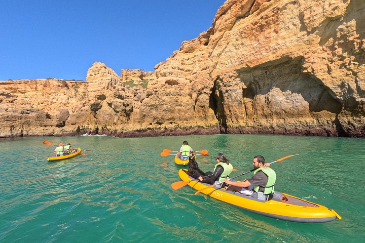 Aventure en kayak vers les grottes de Benagil à Portimão, Portugal, exploration des grottes marines et du littoral, photo 33 | wizardtrip