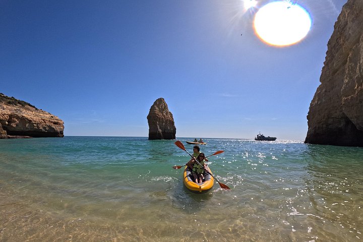 Aventure en kayak vers les grottes de Benagil à Portimão, Portugal, exploration des grottes marines et du littoral, photo 35 | wizardtrip