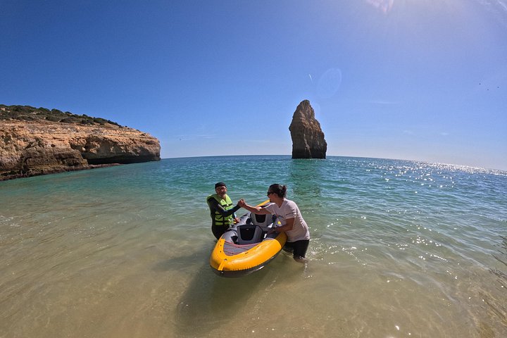 Aventure en kayak vers les grottes de Benagil à Portimão, Portugal, exploration des grottes marines et du littoral, photo 37 | wizardtrip