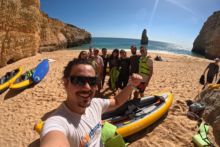 Aventure en kayak vers les grottes de Benagil à Portimão, Portugal, exploration des grottes marines et du littoral, photo 39 | wizardtrip