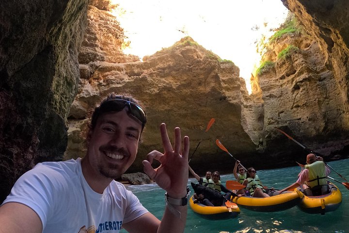 Aventure en kayak vers les grottes de Benagil à Portimão, Portugal, exploration des grottes marines et du littoral, photo 40 | wizardtrip