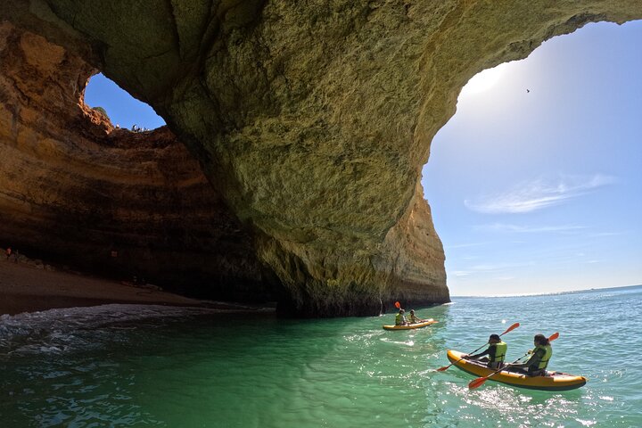 Aventura de caiaque à Gruta de Benagil e à deslumbrante costa do Algarve, foto 8 | wizardtrip