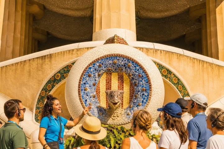 バルセロナのグエル公園ガイドツアー、ガウディのカラフルなモザイクと建築を紹介、写真12 | wizardtrip