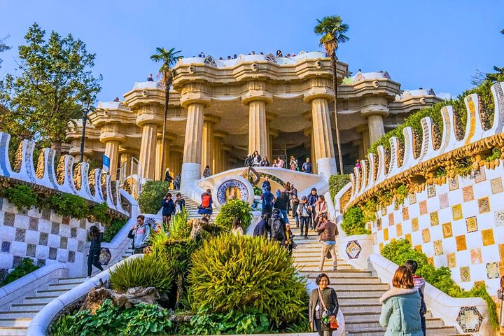 バルセロナのグエル公園ガイドツアー、ガウディのカラフルなモザイクと建築を紹介、写真24 | wizardtrip