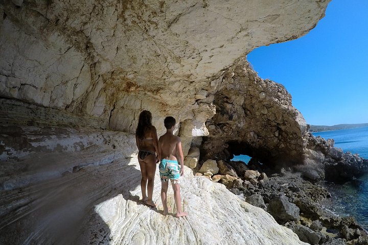 Stand-up paddleboard-eventyr i det klare vannet i Marathi Bay, Kreta, med fantastisk kystutsikt, foto 15 | wizardtrip