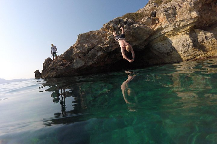 Stand-up paddleboard-eventyr i det klare vannet i Marathi Bay, Kreta, med fantastisk kystutsikt, foto 19 | wizardtrip