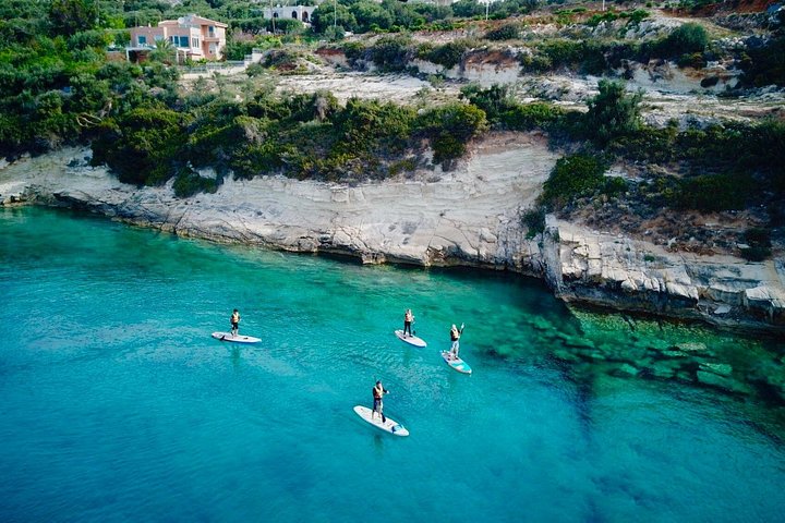 Stand-up paddleboard-eventyr i det klare vannet i Marathi Bay, Kreta, med fantastisk kystutsikt, foto 20 | wizardtrip
