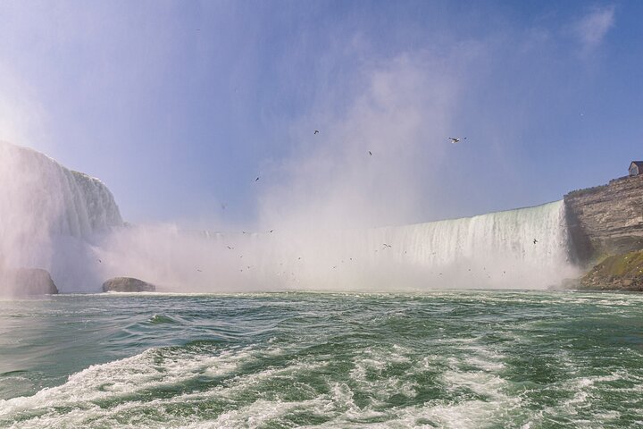 Explorez les Chutes du Niagara avec une croisière et l'expérience du Voyage Derrière les Chutes, photo 6 | wizardtrip
