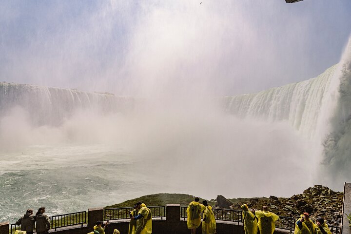 Explorez les Chutes du Niagara avec une croisière et l'expérience du Voyage Derrière les Chutes, photo 24 | wizardtrip