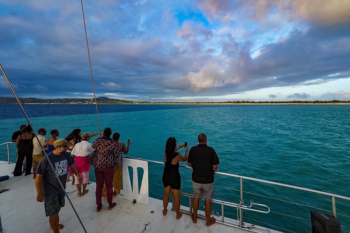 Geniet van een zonsondergangcruise met livemuziek op een catamaran op St. Croix, met rum punch en schilderachtige uitzichten, foto 9 | wizardtrip