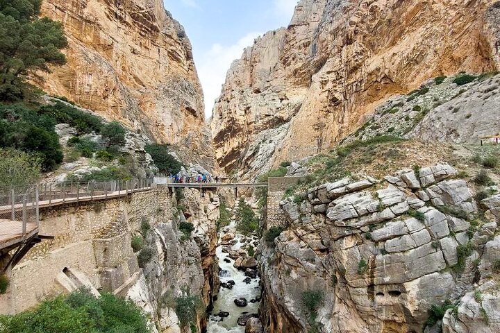 Caminhada guiada ao longo das passarelas do Caminito del Rey sobre o rio Guadalhorce perto de Málaga, Espanha, foto 6 | wizardtrip
