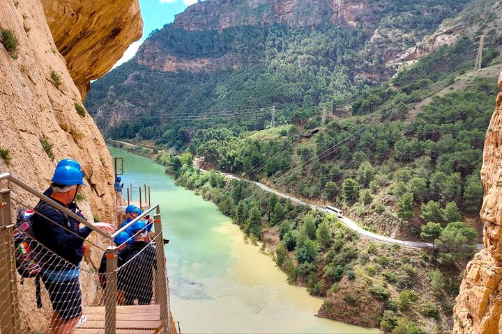 Caminhada guiada ao longo das passarelas do Caminito del Rey sobre o rio Guadalhorce perto de Málaga, Espanha, foto 7 | wizardtrip